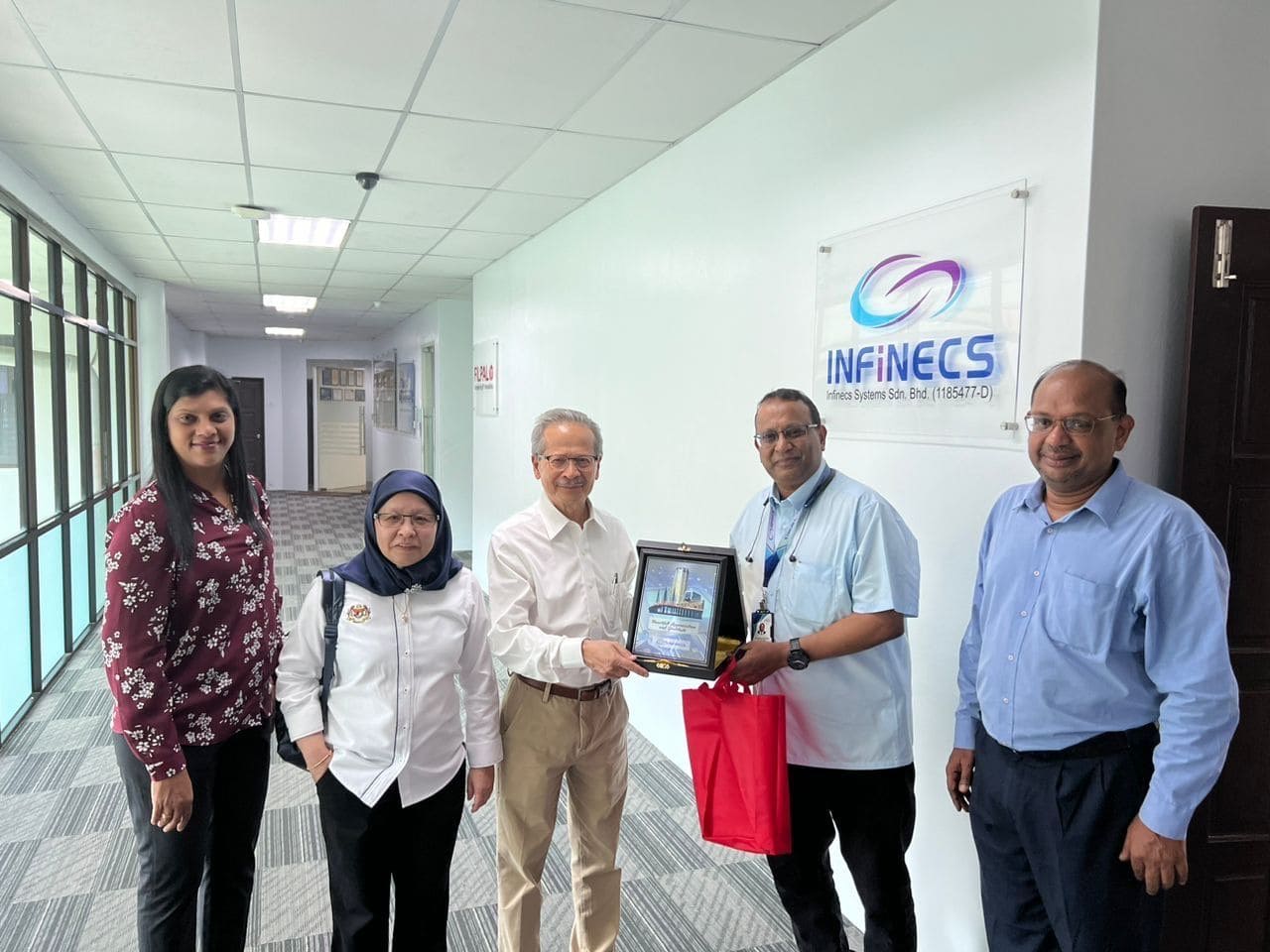 Academy of Sciences Malaysia delegation visit award event - Infinecs